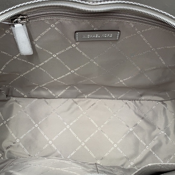 Michael Kors Jet Set Travel Large Chained Tote Shoulder Bag MK 
Silver

NWT - Picture 15 of 16